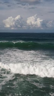 Turkuaz suyu ve beyaz kuvars kumu Arutas sahilinde, Sardunya.