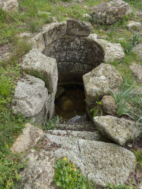 Sardunya 'nın merkezindeki Nuragic medeniyetinin antik kutsal kuyusu
