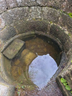 Sardunya 'nın merkezindeki Nuragic medeniyetinin antik kutsal kuyusu