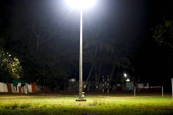 Lâmpada Halogéneo Brilhando Pólo Terreno Desportivo Vazio Noite Imagem De Stock