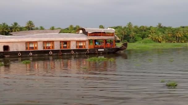 Kerala Hindistan Durgun Sularında Alleppey Yakınlarındaki Gölde Seyir Halindeki Geleneksel — Stok video