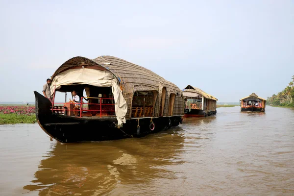 Traditionella Indiska Husbåt Nära Alleppey Kerala Backwaters Royaltyfria Stockfoton