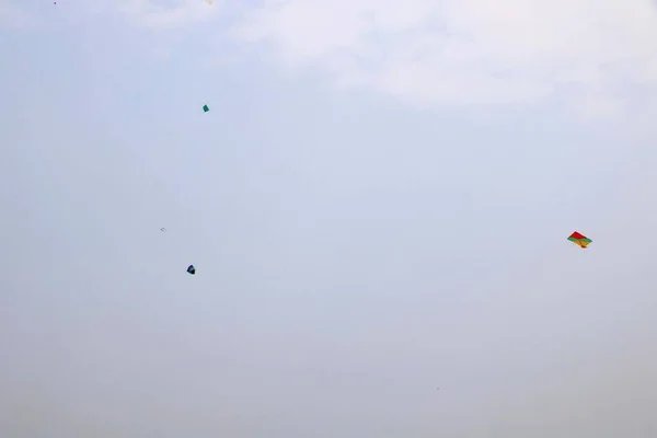 Воздушный Змей Летящий Голубом Небе День Полета Воздушного Змея Индии — стоковое фото