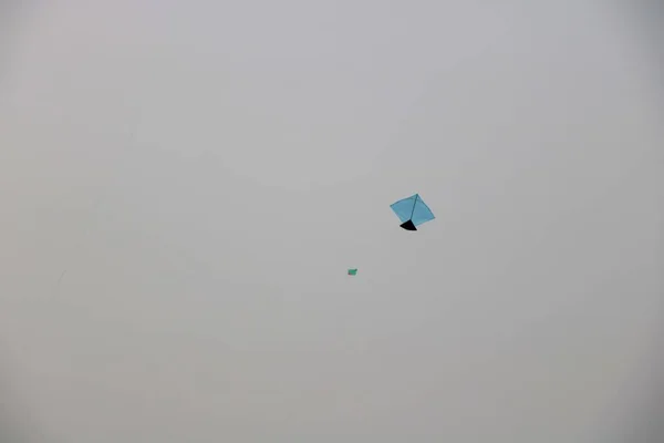 Drak Létání Modré Obloze Draka Létání Den Indii — Stock fotografie