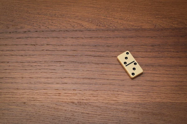 Domino na dřevěný stůl — Stock fotografie