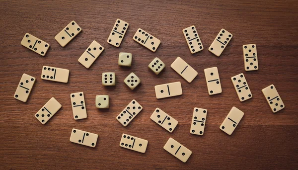 Domino ve zar