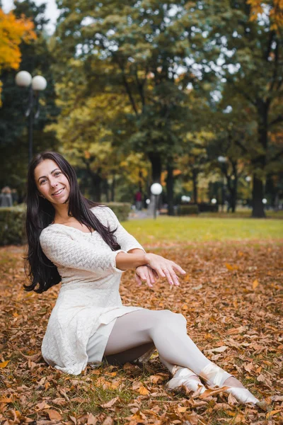 Ballerine Dansant Pour Photographe Dans Une Rue Ville — Photo