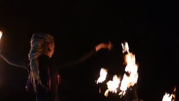 Two cute girls dancing with fire,fire show performance — Stock Video