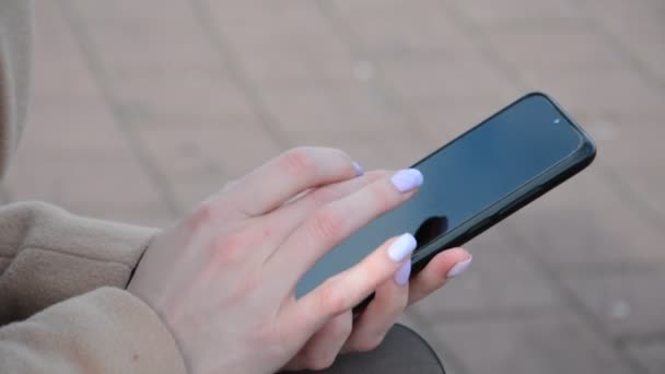 商业女性使用智能手机 — 图库视频影像