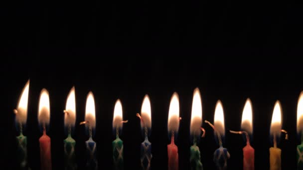 Velas de aniversário em preto — Vídeo de Stock