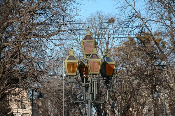 Stará Pouliční Lampa Blízkosti Města — Stock fotografie