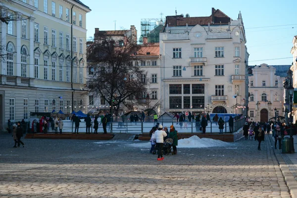 Lviv Ukraine Δεκεμβρίου 2020 Άνθρωποι Περπατούν Κατά Μήκος Του Κεντρικού — Φωτογραφία Αρχείου