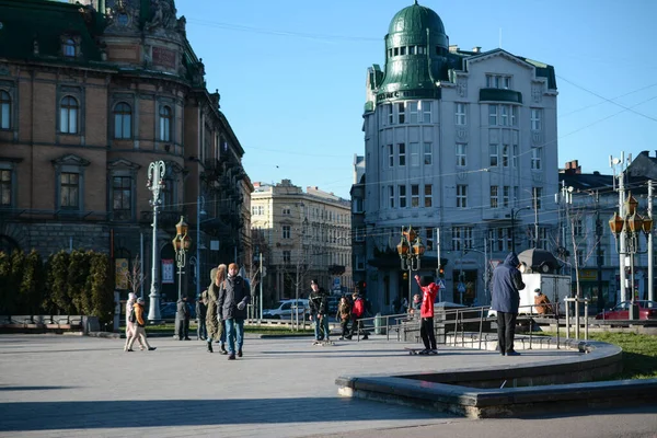 Lviv Ukraine Grudnia 2020 Spacer Głównej Ulicy Placu Lwowa Ukrainie — Zdjęcie stockowe