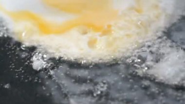 tavada tavuk yumurtası