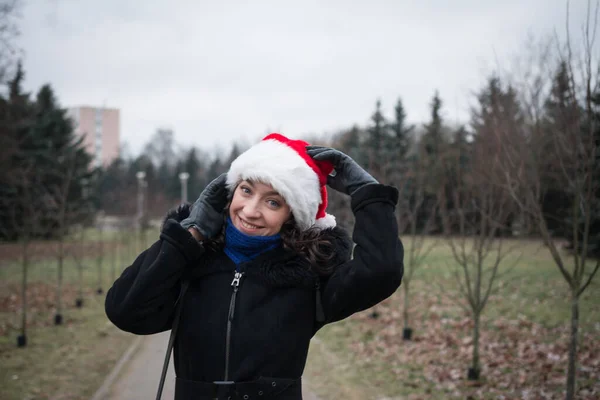 Menina Bonita Retrato Livre Dia Nublado Inverno — Fotografia de Stock