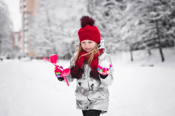 Bela Menina Retrato Floresta Inverno — Fotografia de Stock