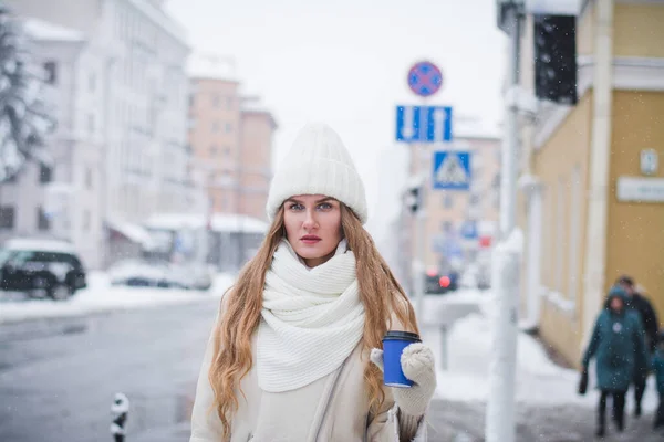 Mooi Stijlvol Meisje Stadsportret Winter — Stockfoto