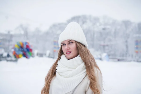 Mooi Stijlvol Meisje Stadsportret Winter — Stockfoto
