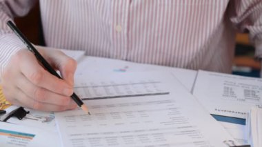 İşadamı mali performansı kontrol etti