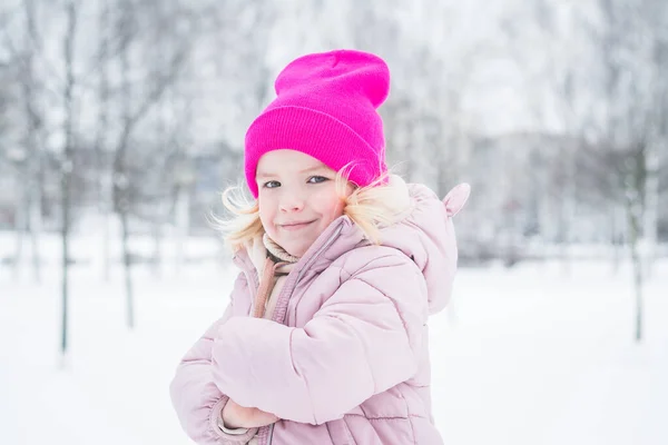 Piękny Portret Dziewczynki Zimie Parku — Zdjęcie stockowe