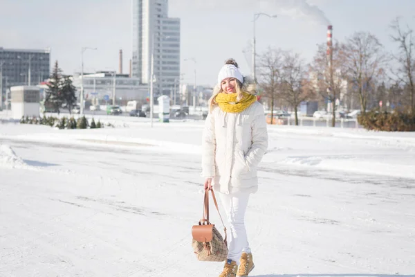Beautiful Blonde Girl White Clothes Winter City Street — Stock Photo, Image