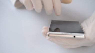 Doktorların ellerini kapat. Mesaj yaz.