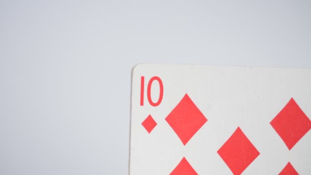 近方块的扑克牌白牌上有几十个红心 — 图库视频影像