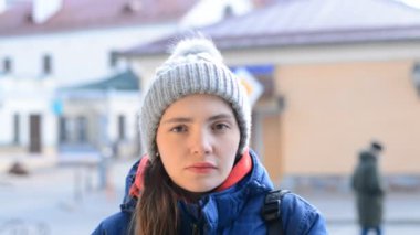 Hüzünlü Yüzlü Avrupalı Hippi Kız