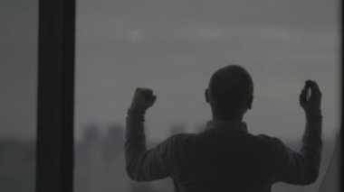 Başarı konsepti, siluetçiler geri bakış