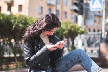 Hipster kız açık hava, şehir yaşam tarzı konsepti.