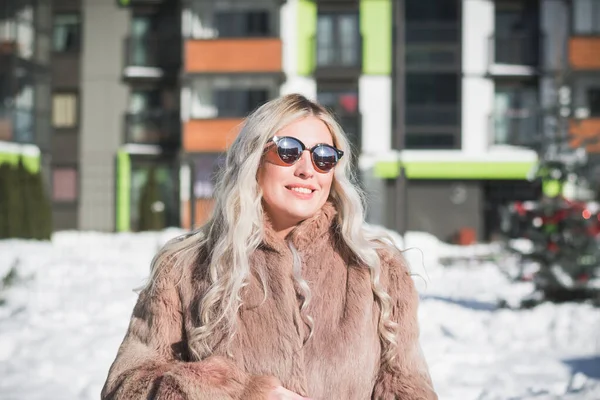 Menina Russa Bonita Sibéria Retrato Inverno Cidade — Fotografia de Stock