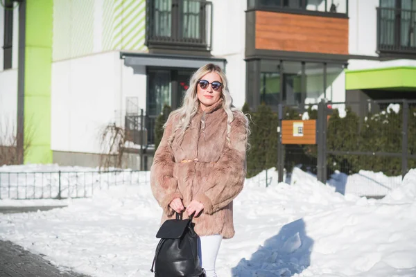 Menina Russa Bonita Sibéria Retrato Inverno Cidade — Fotografia de Stock