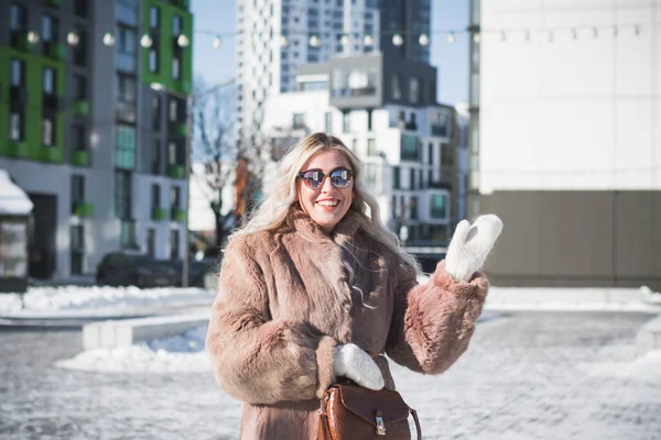 Bella Ragazza Russa Dal Ritratto Della Siberia Inverno Città — Foto Stock