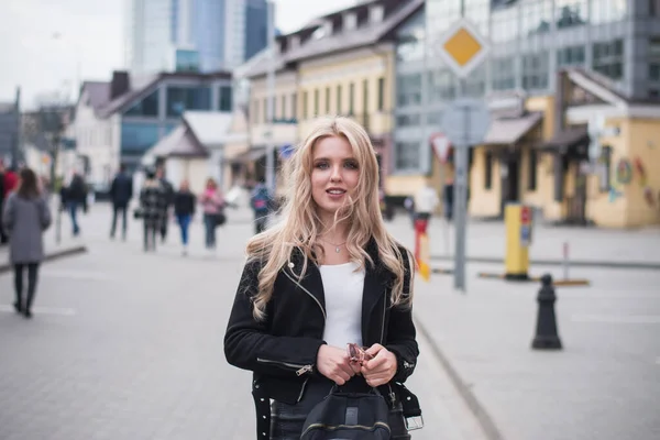 Moda Chica Hipster Retrato Aire Libre Ciudad — Foto de Stock