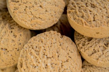 Lezzetli kurabiyeler yemek için masaya yakın plan bisküviler.