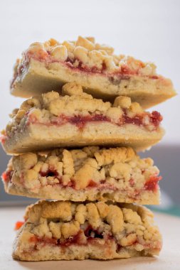 Lezzetli kurabiyeler yemek için masaya yakın plan bisküviler.