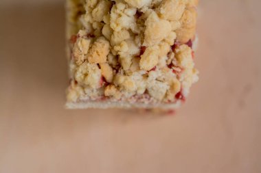 Lezzetli kurabiyeler yemek için masaya yakın plan bisküviler.