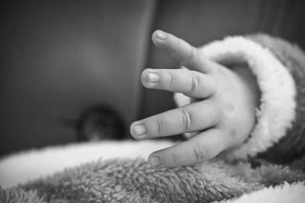 Newborn baby hand. — Stock Photo, Image