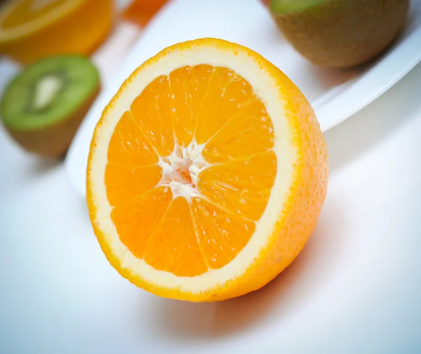 Naranja sobre mesa — Foto de Stock