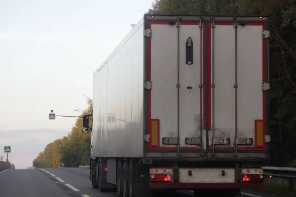 Camion Long Véhicule Européen Avec Semi Remorque Blanche Déplacer Sur — Photo