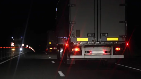 Caminhão Semi Reboque Fechar Com Sinal Reflexão Iluminação Placa Traseira — Fotografia de Stock