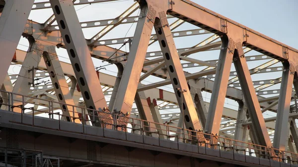 Railway Metal Bridge Frame Miscowindustrial Architecture Summer Day Sunshine Rays — Stock Photo, Image