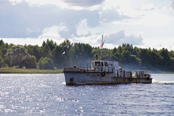 One Old Russian Mini Tug Boat Inboard Motor Diesel Smoke — Stock Fotó