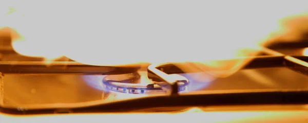 Großflamme Auf Gasherd Aus Nächster Nähe Küche Innen Brandschutzgasexplosionskonzept — Stockfoto