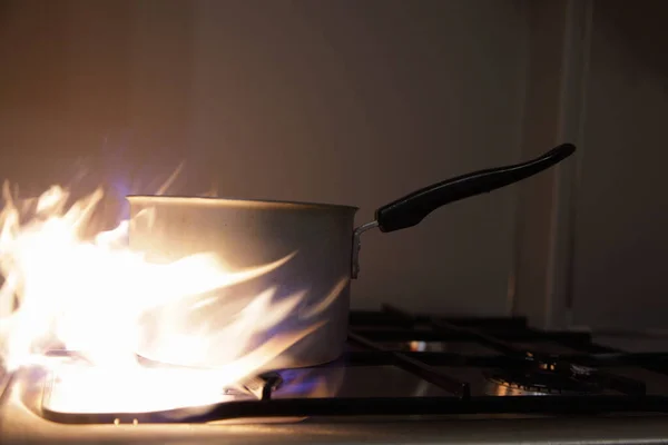 Vecchia Padella Con Maniglia Cucina Acciaio Inox Piano Cottura Gas — Foto Stock