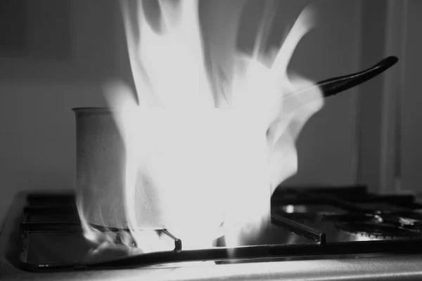 Panela Velha Cozinha Aço Inoxidável Fogão Gás Placa Com Laranja — Fotografia de Stock