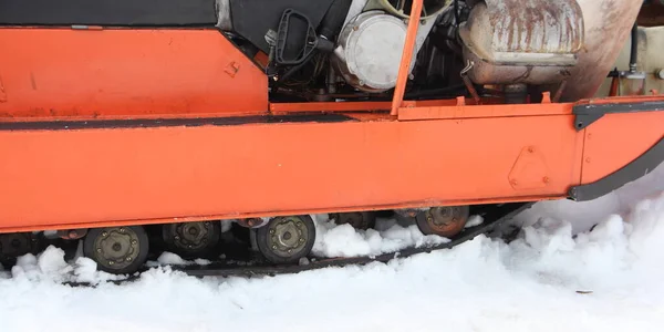 Old Russian Utility Snowmobile Roller Crawler Drive Gear Snow Close — Stock fotografie