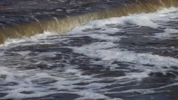 Ligne Cascade Industrielle Barrage Avec Écoulement Eau Mousseux Proximité Écoulement — Video