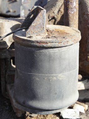 Eski kamyon şoku emici hava silindiri kapatma, pnömatik araba süspansiyon servis onarımı geri yükleme