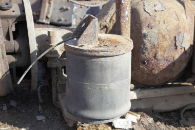 Eski ağır kamyon arka aks şok emici hava silindiri, pnömatik araba süspansiyon bakım servisi